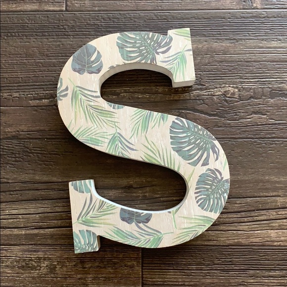 Other - Decorative tropical wooden “S”